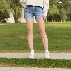 Levi Strauss Womens Shorts 29 Light Wash Cotton Blend Mid Length Zip Front Denim